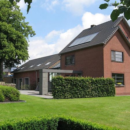 B&B Bed And Beyond Opglabbeek Esterno foto